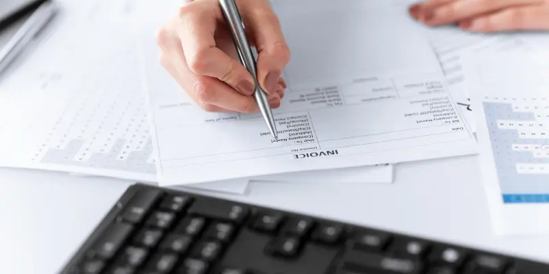 Perbedaan Nota dan Faktur yang Wajib Anda Ketahui